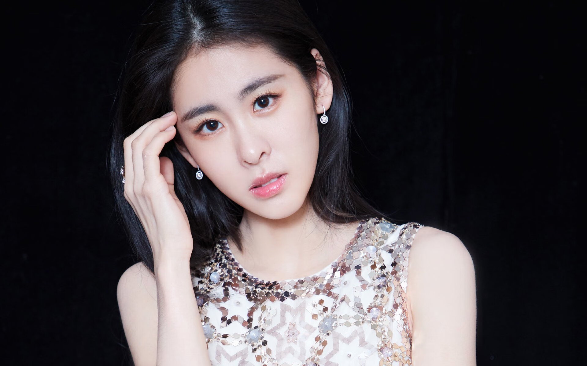 开云网页版-独行侠击败雄鹿，系列赛焦点战中东契奇末节爆发，独行侠执行东契奇合同