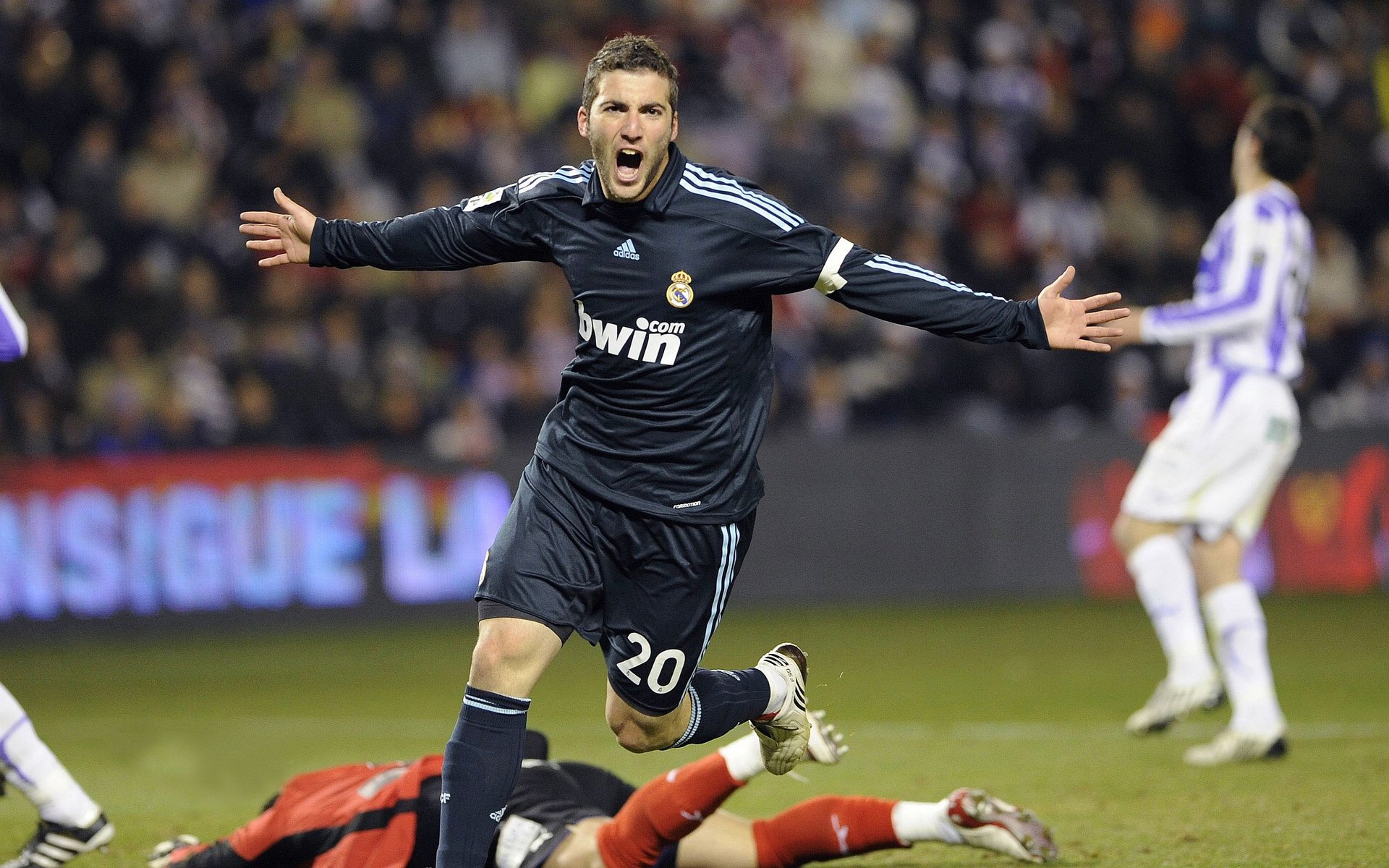 欧冠“银河战舰”：豪门群英逐鹿的顶级舞台，omg银河战舰