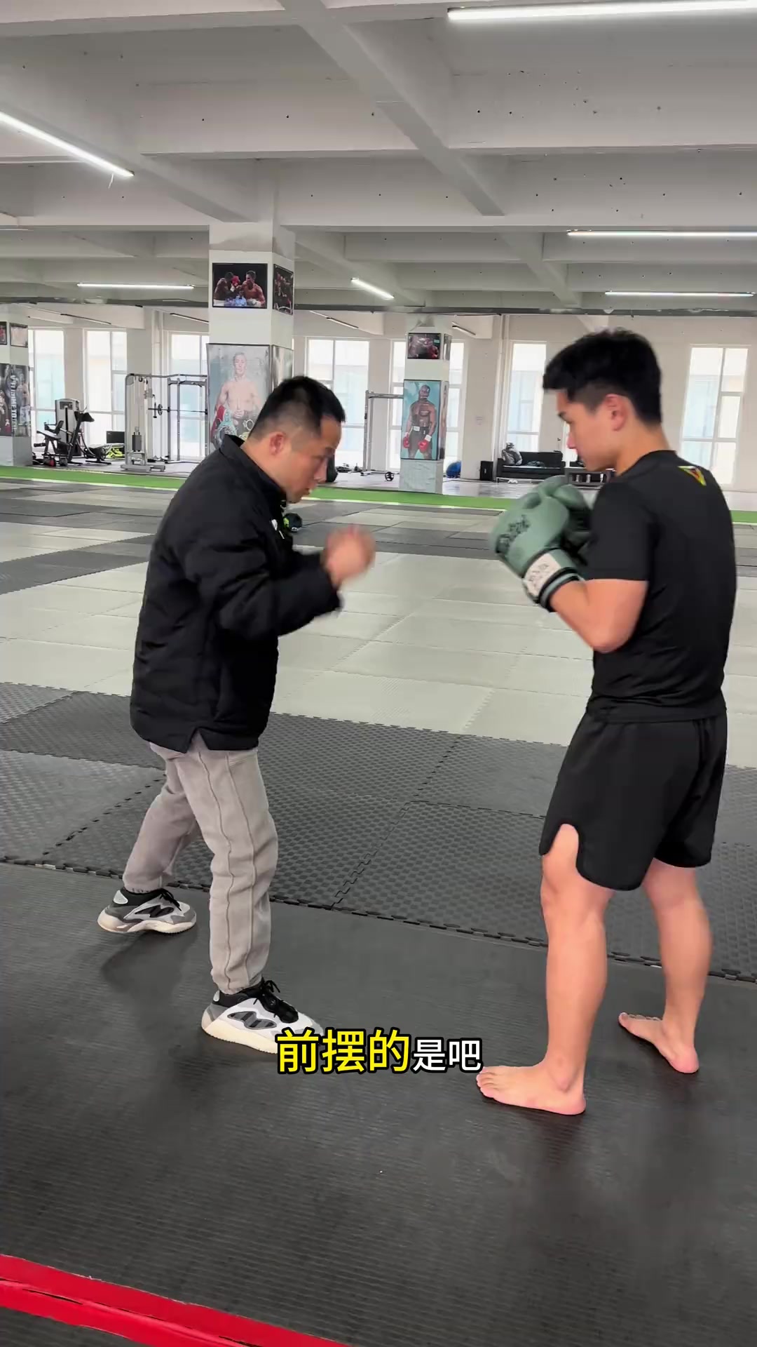 如何通过训练提高防守技巧？